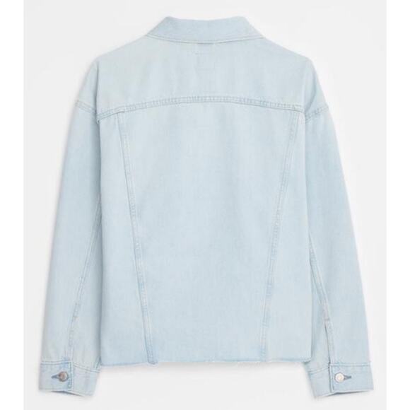 GAP Oversized Crop Denim Jacket XS Light Wash Raw Hem Icon Style NWT - Picture 2 of 8